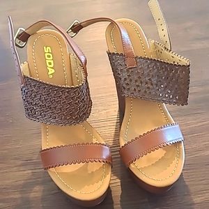 Brown opened toe wedges